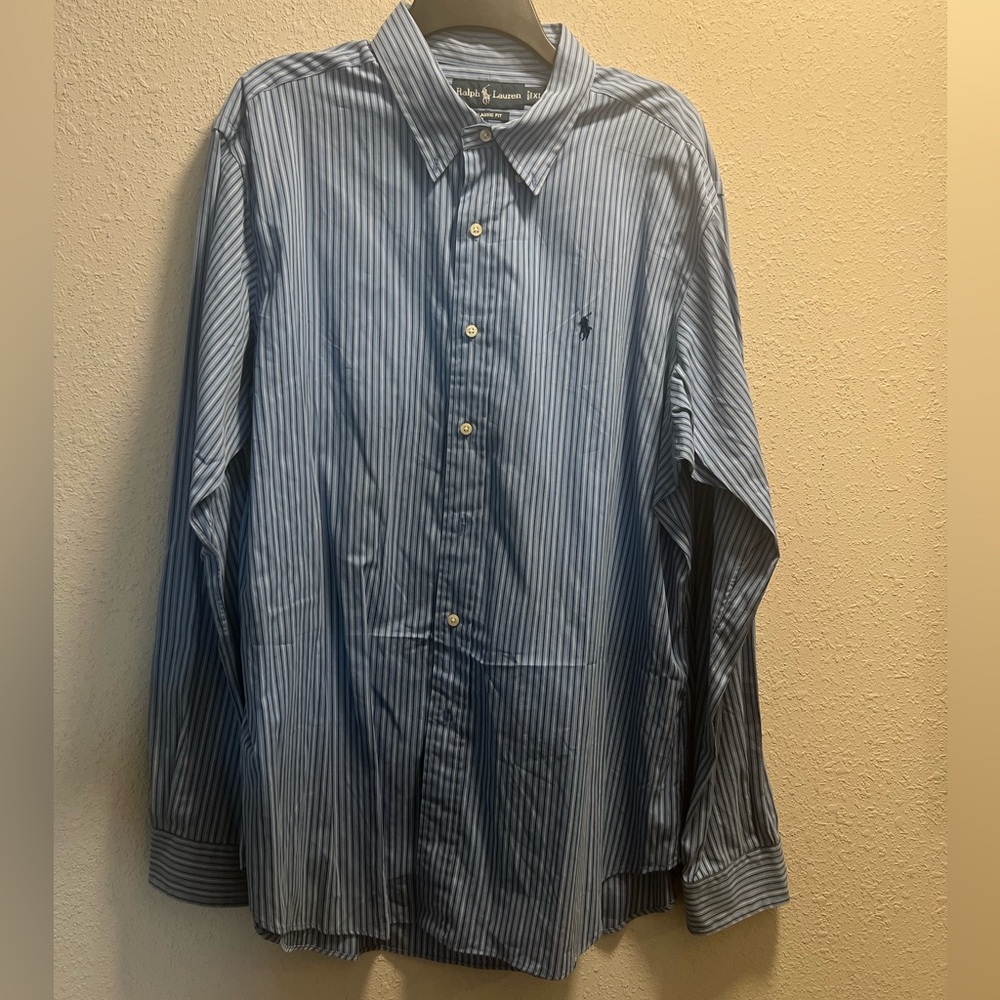 NWOT Ralph Lauren Men's Shirt in Blue and White Stripes